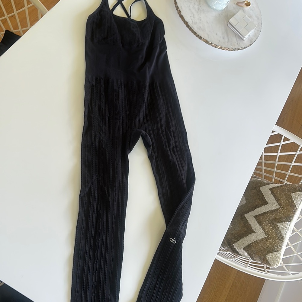 Black Alo catsuit size medium.  Cable knit style. Like new.